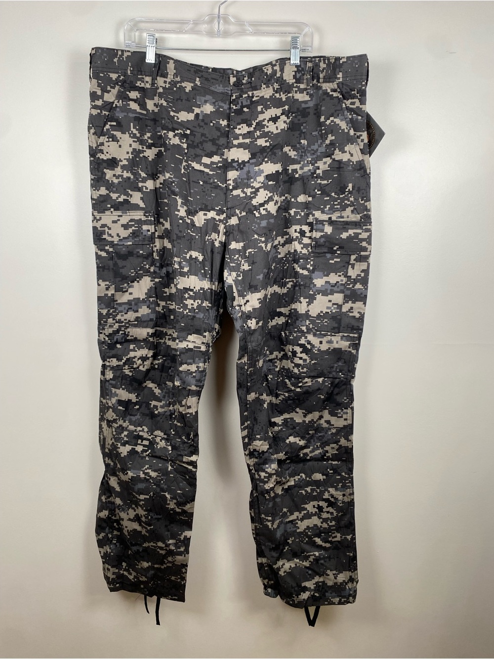 NWT Backbone Men's Camo Cargo Utility Pants XL